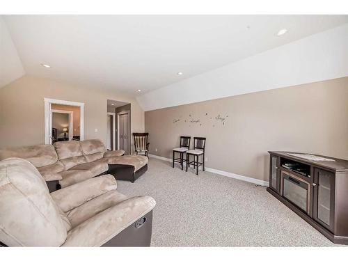 559 Summer Crescent, Rural Ponoka County, AB - Indoor Photo Showing Living Room