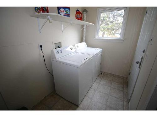5512 35 Street, Red Deer, AB - Indoor Photo Showing Laundry Room