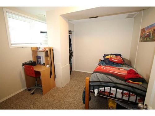 5512 35 Street, Red Deer, AB - Indoor Photo Showing Bedroom