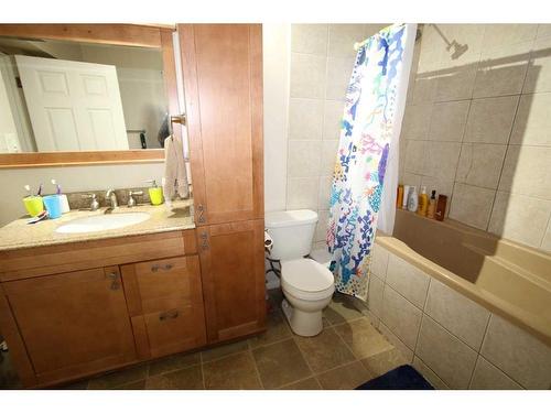 5512 35 Street, Red Deer, AB - Indoor Photo Showing Bathroom