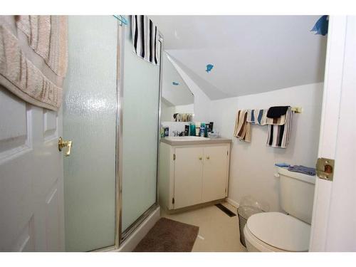 5512 35 Street, Red Deer, AB - Indoor Photo Showing Bathroom