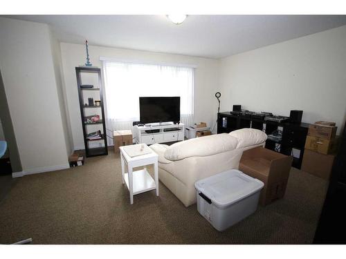 5512 35 Street, Red Deer, AB - Indoor Photo Showing Living Room