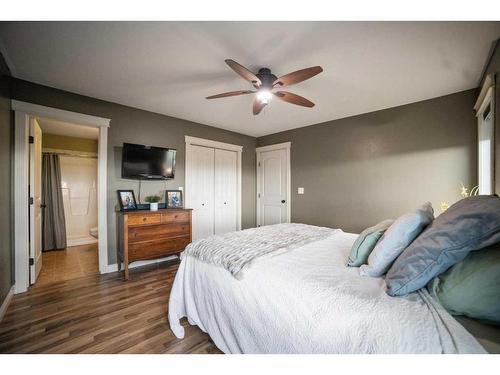 4002 68 Street, Stettler, AB - Indoor Photo Showing Bedroom