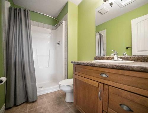 4002 68 Street, Stettler, AB - Indoor Photo Showing Bathroom