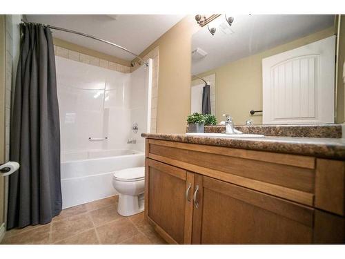 4002 68 Street, Stettler, AB - Indoor Photo Showing Bathroom