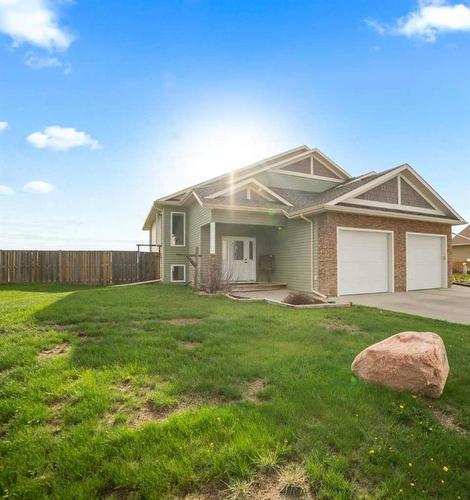 4002 68 Street, Stettler, AB - Outdoor