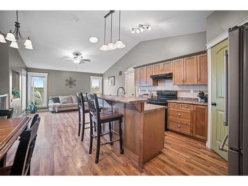 4002 68 Street, Stettler, AB - Indoor Photo Showing Kitchen