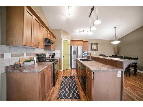 4002 68 Street, Stettler, AB - Indoor Photo Showing Kitchen