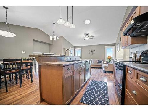 4002 68 Street, Stettler, AB - Indoor Photo Showing Kitchen