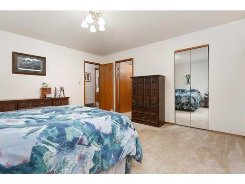 33 Mackenzie Drive, Sedgewick, AB - Indoor Photo Showing Bedroom