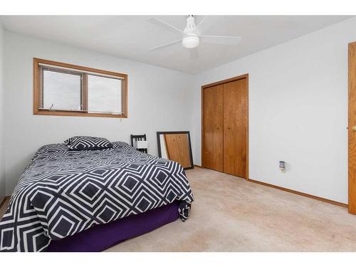 33 Mackenzie Drive, Sedgewick, AB - Indoor Photo Showing Bedroom