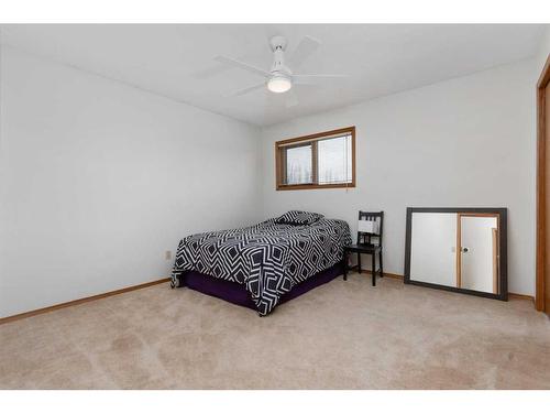 33 Mackenzie Drive, Sedgewick, AB - Indoor Photo Showing Bedroom