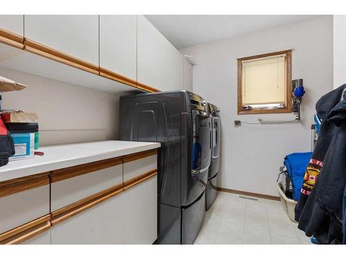 33 Mackenzie Drive, Sedgewick, AB - Indoor Photo Showing Laundry Room