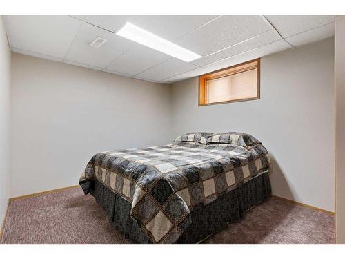 33 Mackenzie Drive, Sedgewick, AB - Indoor Photo Showing Bedroom