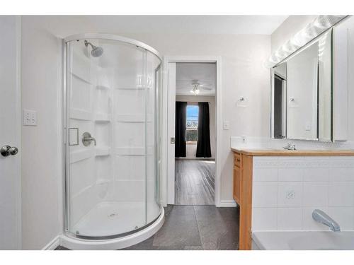 27 Jarvis Bay Drive, Jarvis Bay, AB - Indoor Photo Showing Bathroom