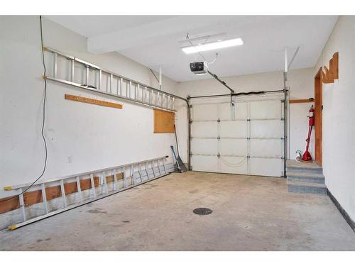 27 Jarvis Bay Drive, Jarvis Bay, AB - Indoor Photo Showing Garage