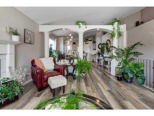 76 Ammeter Close, Red Deer, AB - Indoor Photo Showing Living Room