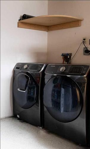 16 Whiteram Mews Ne, Calgary, AB - Indoor Photo Showing Laundry Room