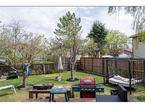 16 Whiteram Mews Ne, Calgary, AB - Outdoor With Backyard