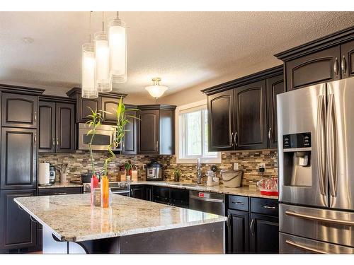 16 Whiteram Mews Ne, Calgary, AB - Indoor Photo Showing Kitchen With Upgraded Kitchen