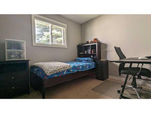 16 Whiteram Mews Ne, Calgary, AB - Indoor Photo Showing Bedroom