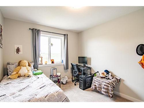 35 Thayer Close, Red Deer, AB - Indoor Photo Showing Bedroom