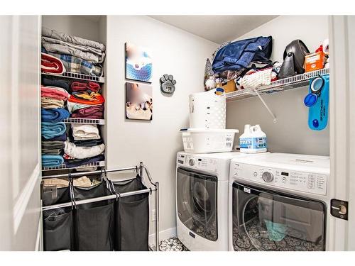 35 Thayer Close, Red Deer, AB - Indoor Photo Showing Laundry Room