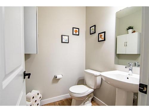 35 Thayer Close, Red Deer, AB - Indoor Photo Showing Bathroom