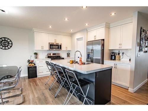 35 Thayer Close, Red Deer, AB - Indoor Photo Showing Kitchen With Stainless Steel Kitchen With Upgraded Kitchen