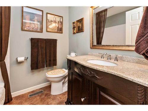 5135 38 Street Close, Innisfail, AB - Indoor Photo Showing Bathroom