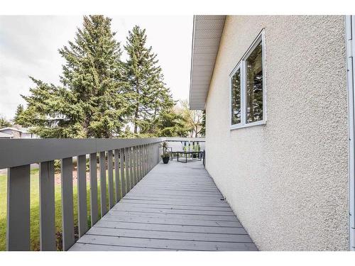 5135 38 Street Close, Innisfail, AB - Outdoor With Exterior