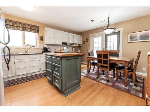 5135 38 Street Close, Innisfail, AB - Indoor Photo Showing Dining Room