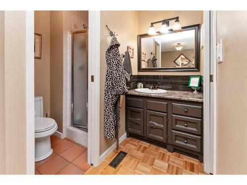 5135 38 Street Close, Innisfail, AB - Indoor Photo Showing Bathroom