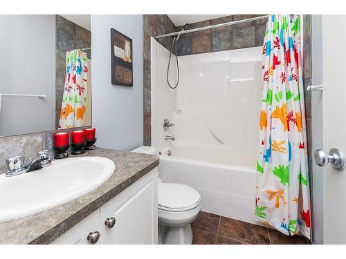 16 Arnold Close, Red Deer, AB - Indoor Photo Showing Bathroom