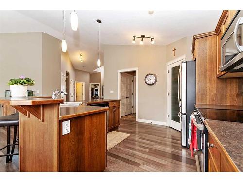 149 Sutherland Close, Red Deer, AB - Indoor Photo Showing Kitchen With Upgraded Kitchen