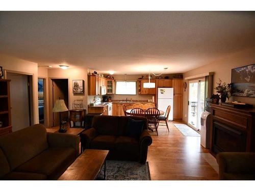 38 Parkland Avenue, Parkland Beach, AB - Indoor Photo Showing Living Room