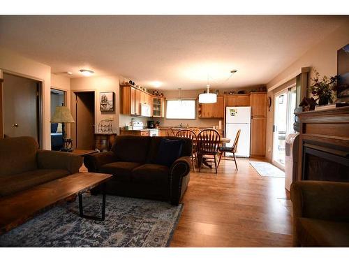 38 Parkland Avenue, Parkland Beach, AB - Indoor Photo Showing Living Room