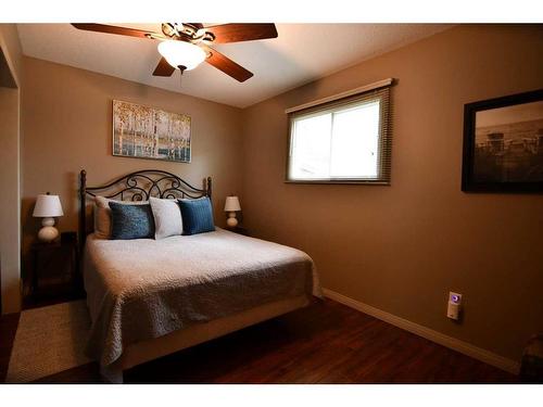 38 Parkland Avenue, Parkland Beach, AB - Indoor Photo Showing Bedroom