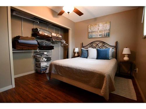 38 Parkland Avenue, Parkland Beach, AB - Indoor Photo Showing Bedroom