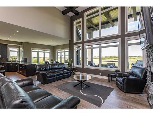 41216 Range Road 274, Rural Lacombe County, AB - Indoor Photo Showing Living Room