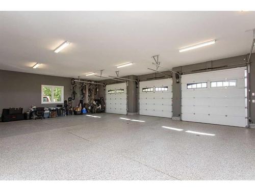 41216 Range Road 274, Rural Lacombe County, AB - Indoor Photo Showing Garage