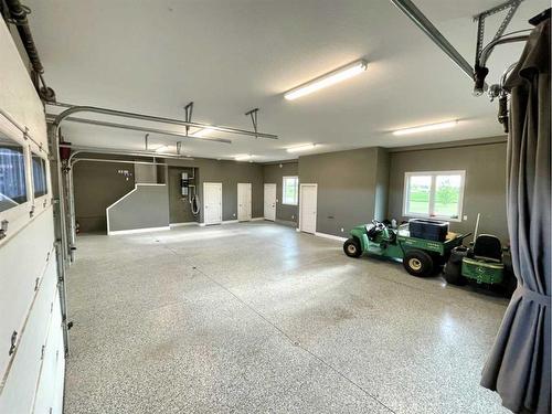 41216 Range Road 274, Rural Lacombe County, AB - Indoor Photo Showing Garage