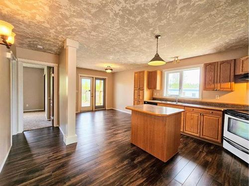 1209 12 Street Se, Slave Lake, AB - Indoor Photo Showing Kitchen