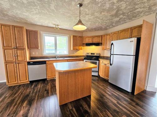 1209 12 Street Se, Slave Lake, AB - Indoor Photo Showing Kitchen With Stainless Steel Kitchen With Double Sink