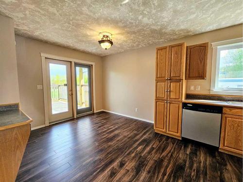 1209 12 Street Se, Slave Lake, AB - Indoor Photo Showing Kitchen