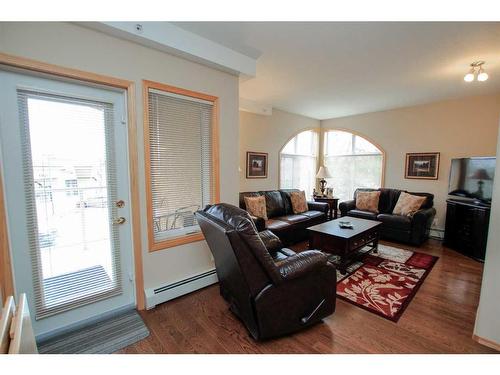 211-5300 48 Street, Red Deer, AB - Indoor Photo Showing Living Room