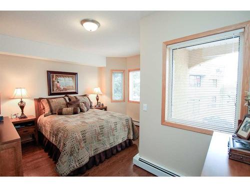 211-5300 48 Street, Red Deer, AB - Indoor Photo Showing Bedroom