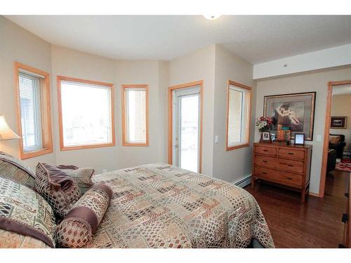 211-5300 48 Street, Red Deer, AB - Indoor Photo Showing Bedroom