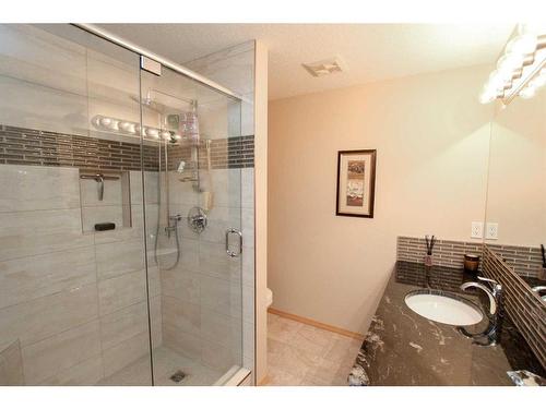 211-5300 48 Street, Red Deer, AB - Indoor Photo Showing Bathroom