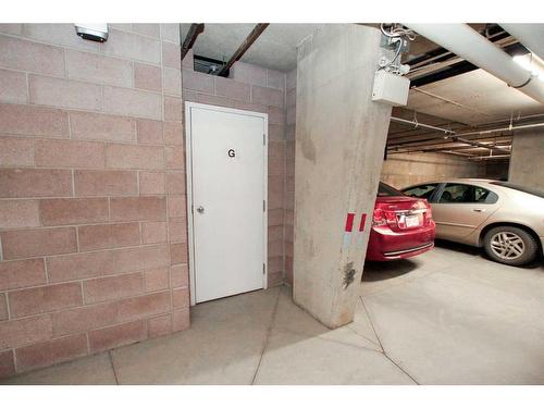211-5300 48 Street, Red Deer, AB - Indoor Photo Showing Garage